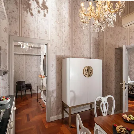 The At The Spanish Steps Luxury Collection - Bocca Di Leone 63 Luxury 4*